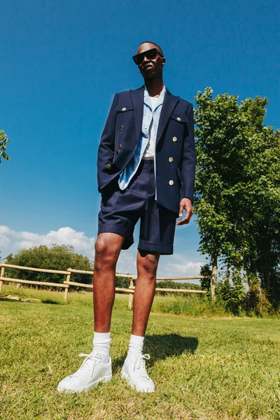 Look 18